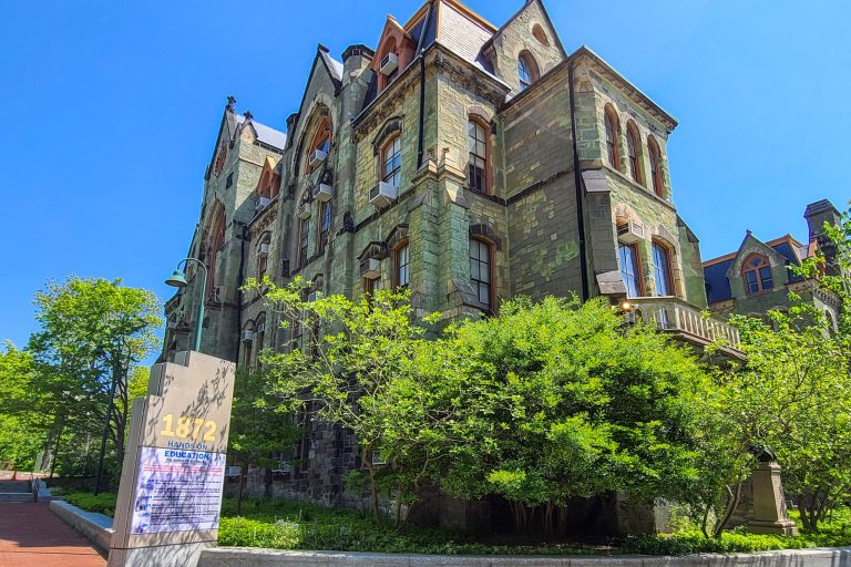 Students walk through Temple University's North Philly campus (Mark Henninger/Imagic Digital)